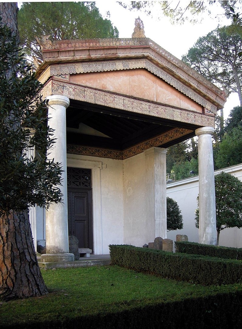 Ricostruzione del Tempio di Alatri nel cortile del Museo Nazionale Etrusco di Villa Giulia