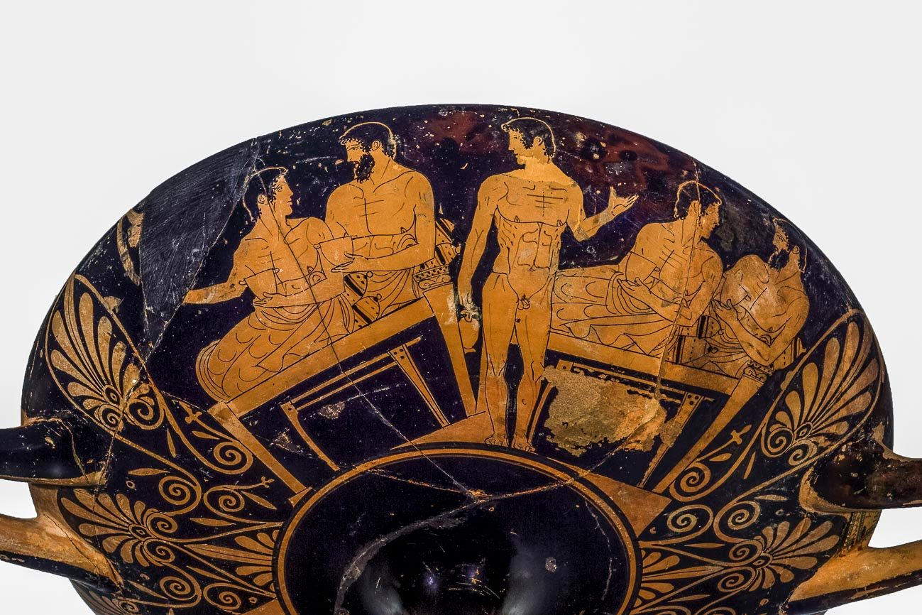 Kylix, ceramica attica a figure rosse, Pittore di Euaion, esterno, 460-450 a.C. Vulci, Necropoli dell'Osteria, Tomba LVI, scavi Mengarelli 1931, Sala 4