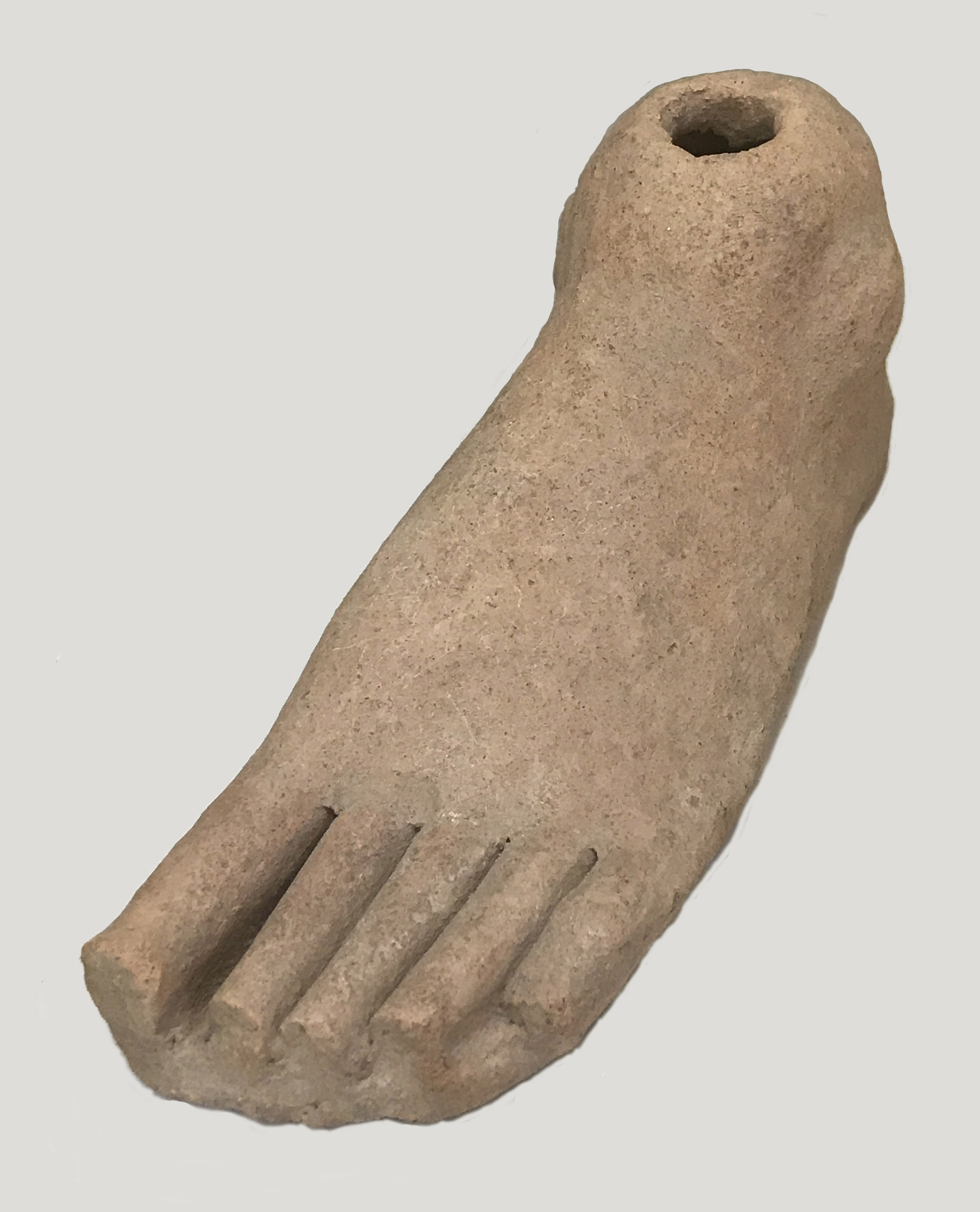 Dal deposito votivo di porta nord, Vulci. Oggetto votivo a forma di piede di età ellenistica, fine IV-I sec. a.C.