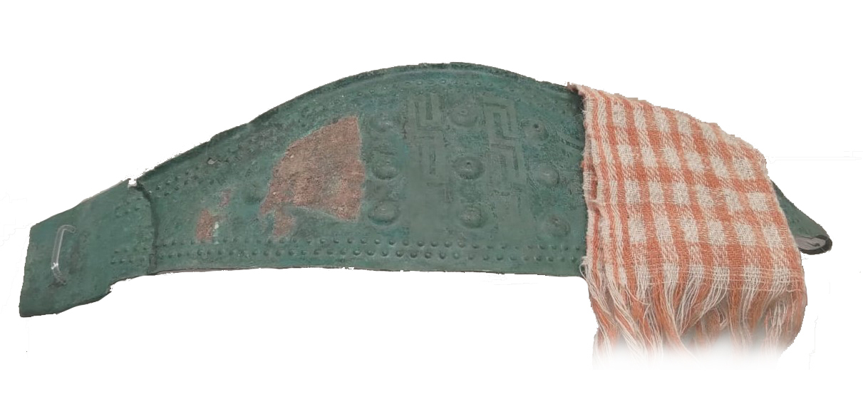 Cinturone in bronzo con tracce di tessuto, metà dell'VIII secolo a.C., Necropoli di Cava della Pozzolana, Cerveteri